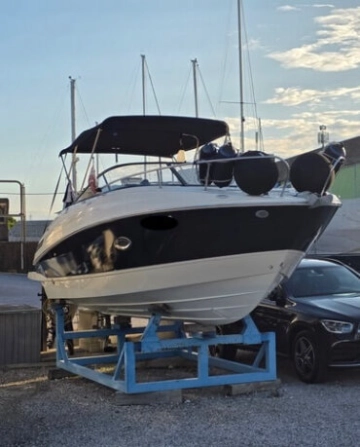 Bayliner 742 CU usado à venda