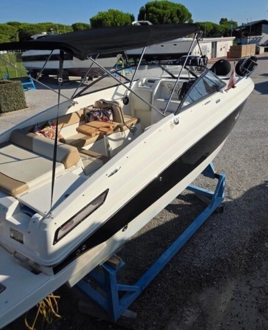 Bayliner 742 CU usata in vendita