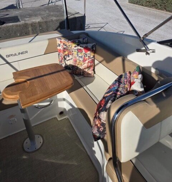 Bayliner 742 CU usata in vendita