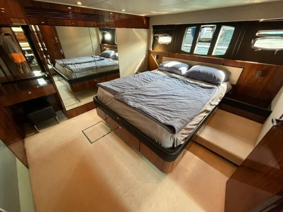 Fairline Squadron 65 usado à venda