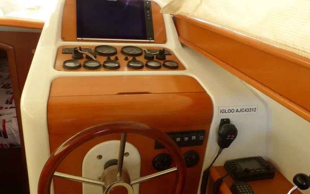 Beneteau Antares 10.80 usado à venda