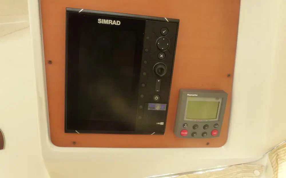 Beneteau Antares 10.80 usado à venda