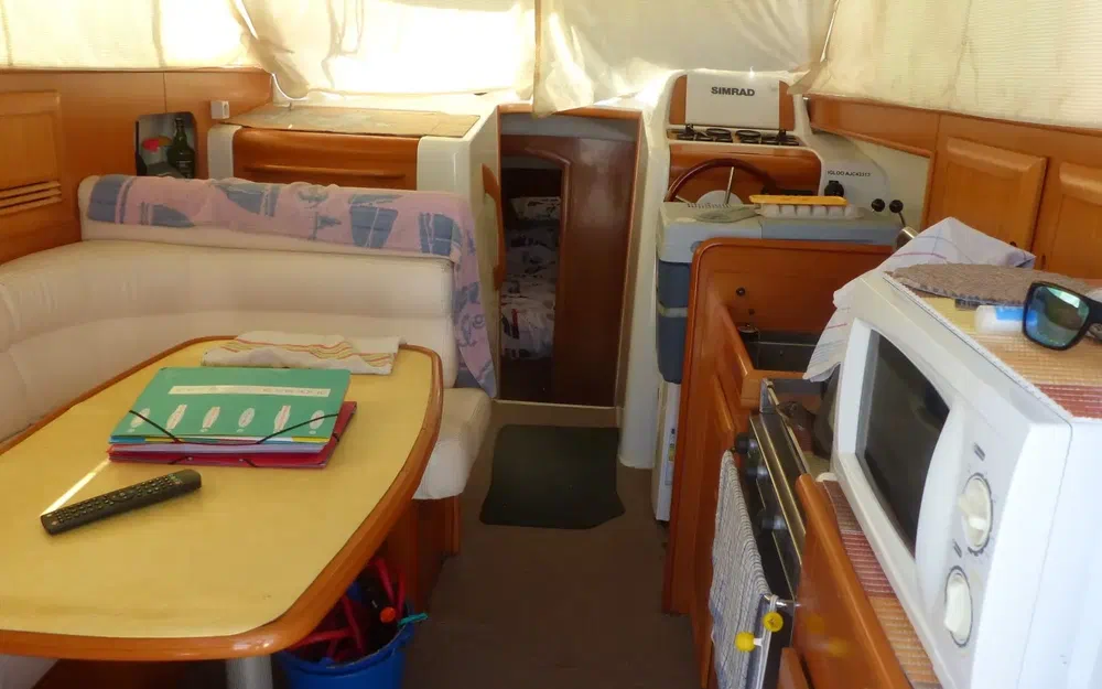 Beneteau Antares 10.80 usado à venda