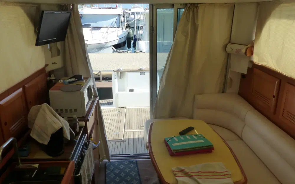 Beneteau Antares 10.80 usado à venda