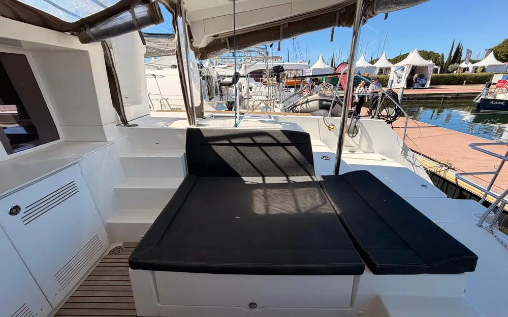 Lagoon 450 F usado à venda