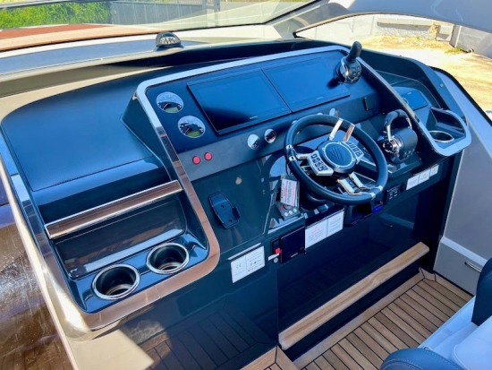 Fairline F Line 33 novos à venda