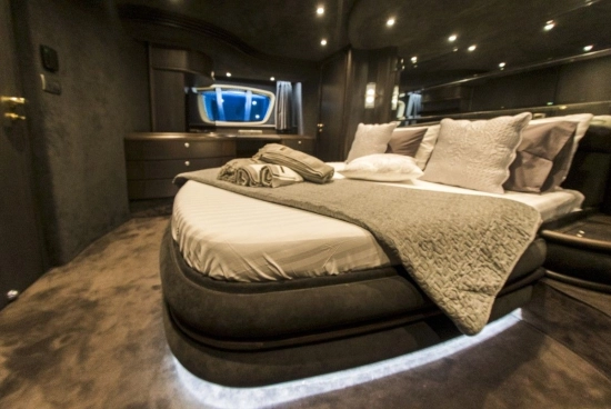 Azimut 68E usado à venda