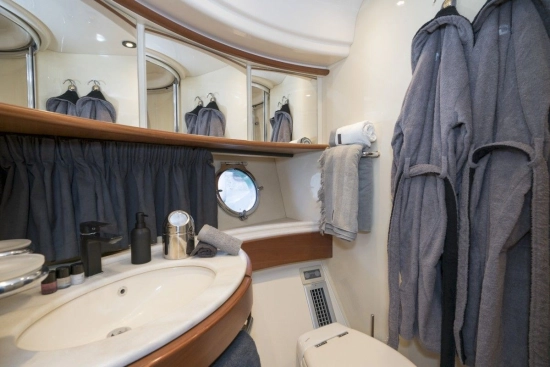 Azimut 68E usado à venda