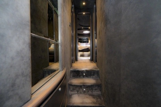 Azimut 68E usado à venda