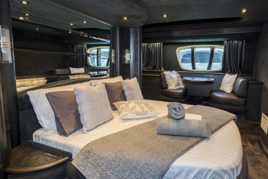 Azimut 68E usado à venda