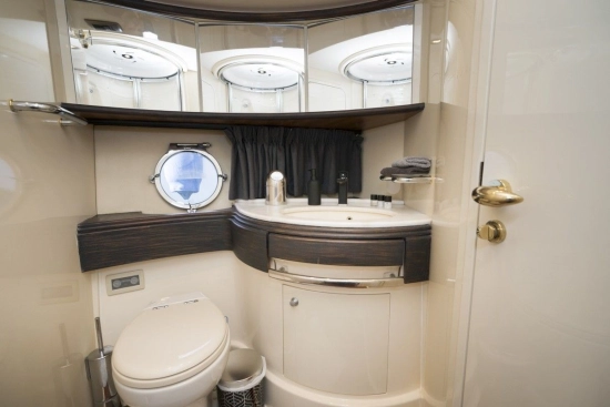 Azimut 68E usado à venda