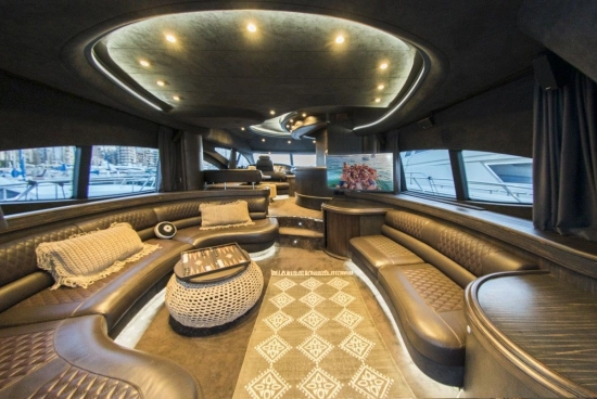 Azimut 68E usado à venda