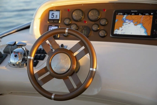 Azimut 68E usado à venda