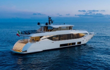 Maiora 30 m Convertible usado à venda