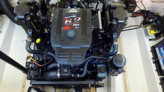 Sea Ray SLX 270 usado à venda