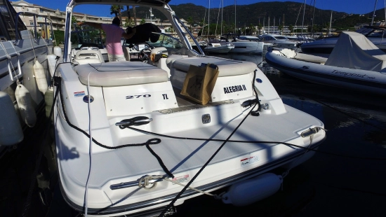Sea Ray SLX 270 usado à venda