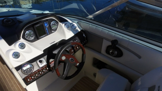 Sea Ray SLX 270 usado à venda