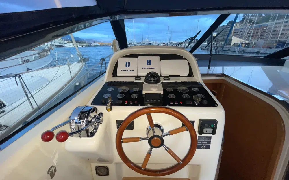 Uniesse 42 Open usado à venda