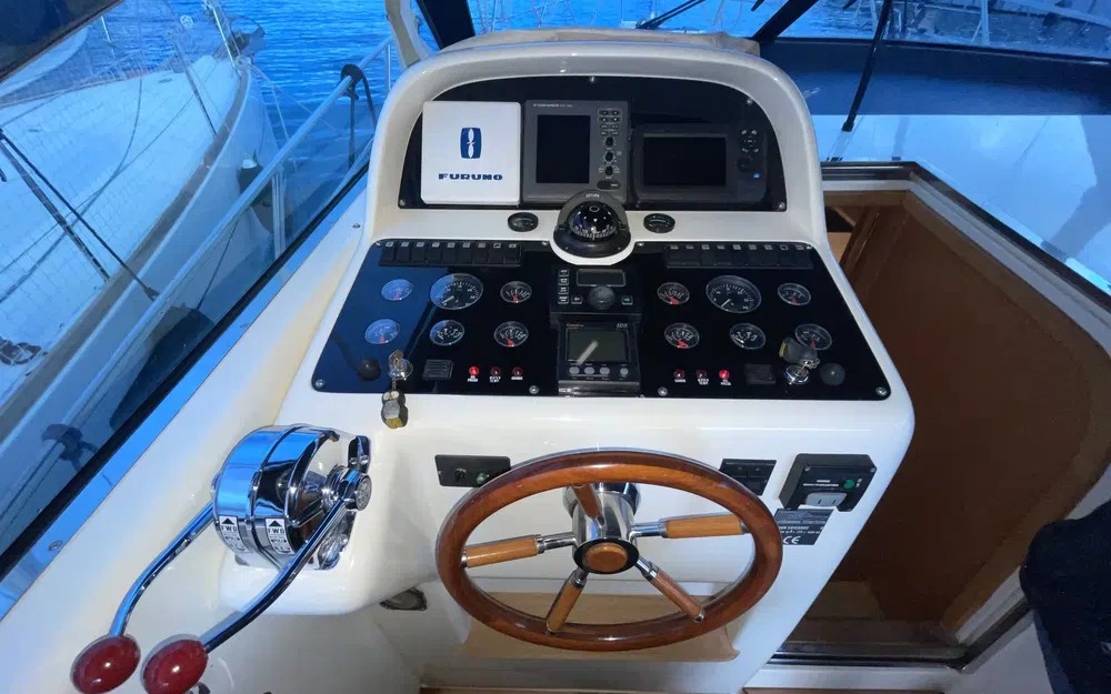 Uniesse 42 Open usado à venda