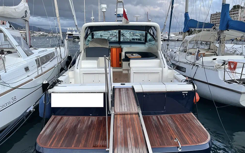 Uniesse 42 Open usado à venda