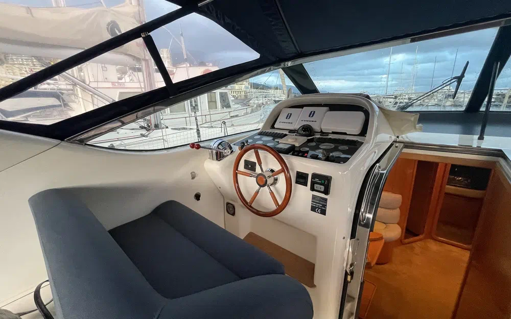 Uniesse 42 Open usado à venda