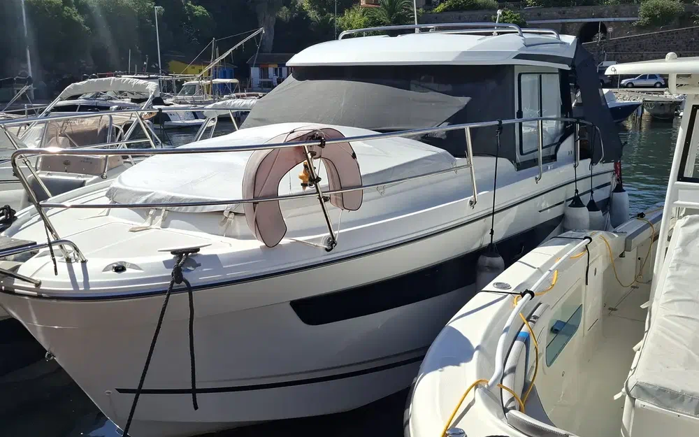 Jeanneau Merry Fisher 895 usado à venda