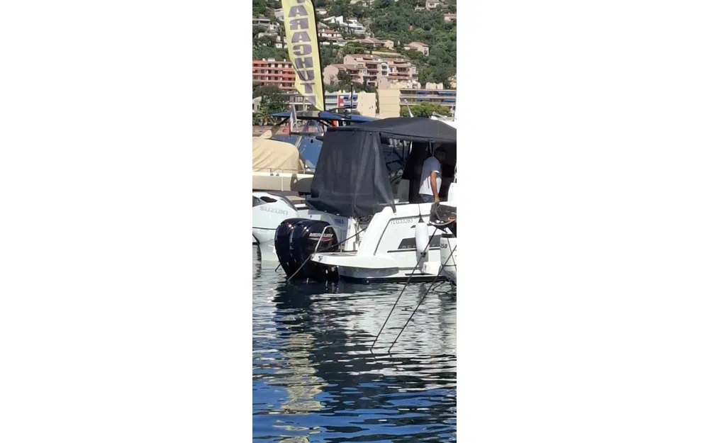 Jeanneau Merry Fisher 895 usado à venda
