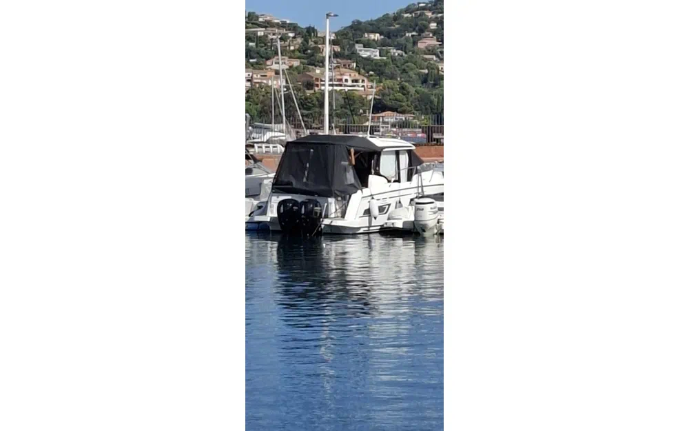 Jeanneau Merry Fisher 895 usado à venda