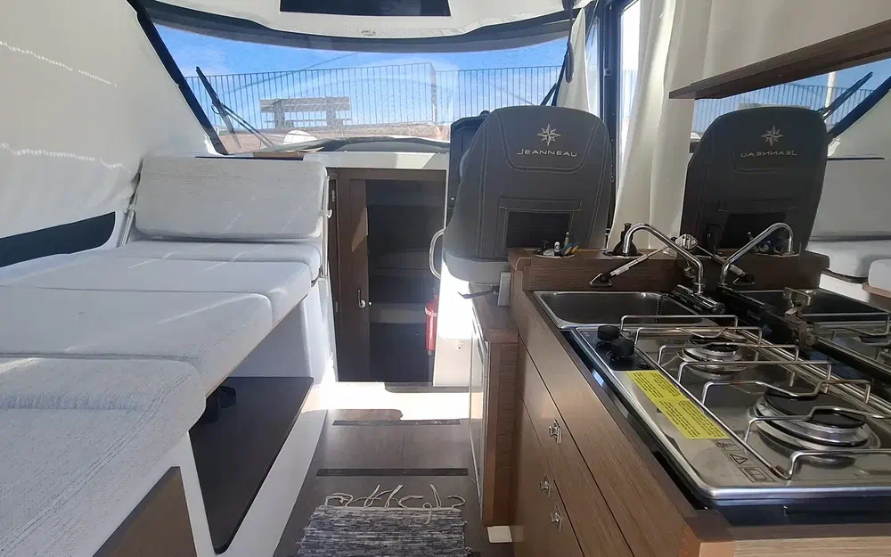 Jeanneau Merry Fisher 895 usado à venda