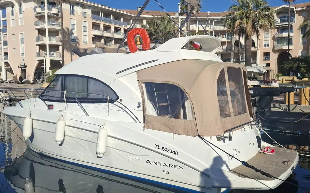 Beneteau Antares 30 usado à venda