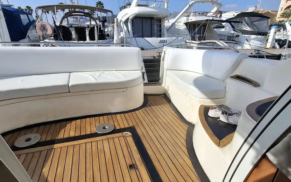 Sealine 360 usado à venda