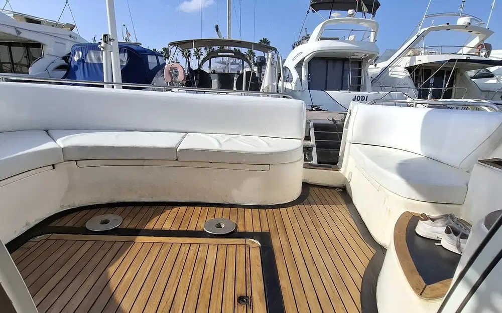 Sealine 360 usado à venda