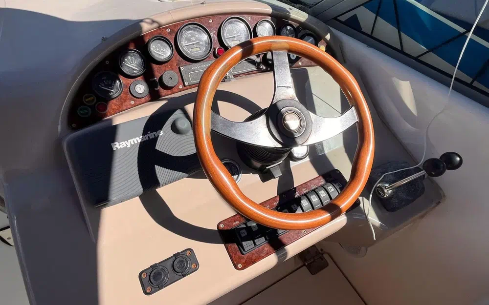 Riviera 3000 usado à venda