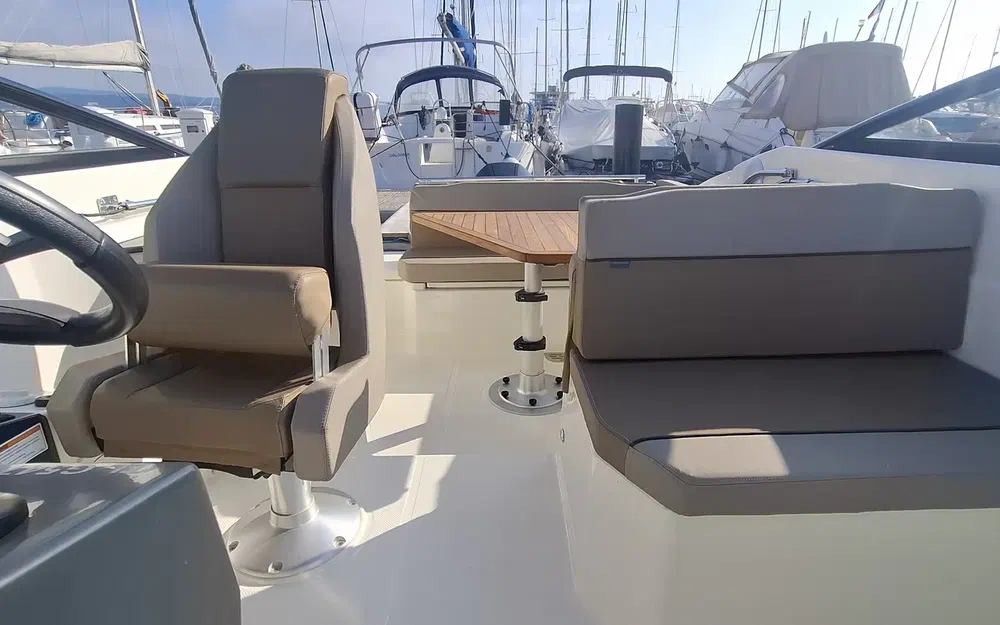 Quicksilver Cruiser Activ 805 usado à venda