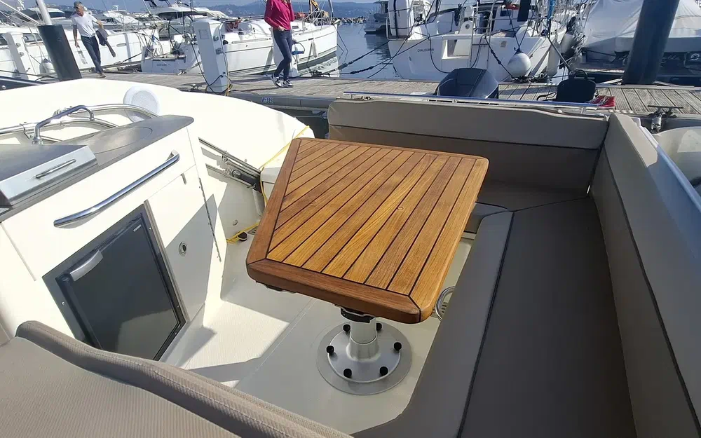 Quicksilver Cruiser Activ 805 usado à venda