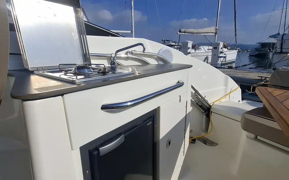 Quicksilver Cruiser Activ 805 usado à venda