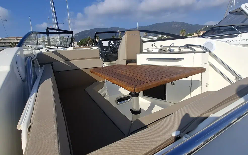 Quicksilver Cruiser Activ 805 usado à venda