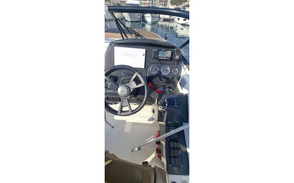Quicksilver Cruiser Activ 805 usado à venda