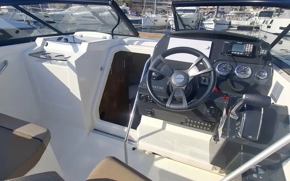 Quicksilver Cruiser Activ 805 usado à venda