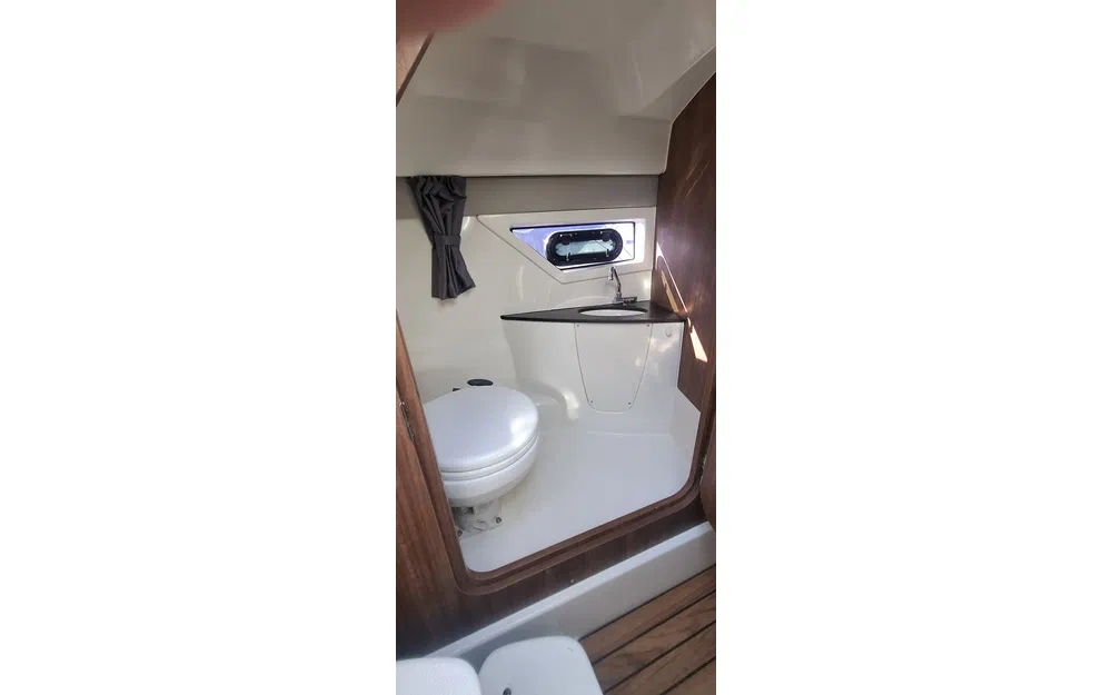 Quicksilver Cruiser Activ 805 usado à venda
