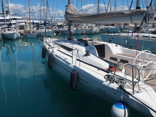Italia Yachts 11.98 usata in vendita