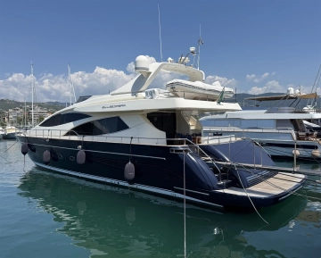 Riva 85 OPERA usado à venda