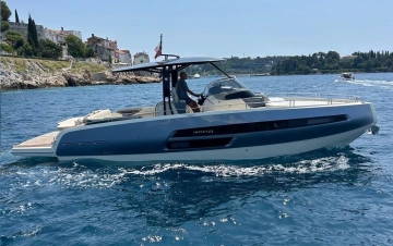 Invictus Yacht GT370 usata in vendita