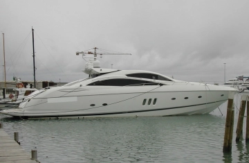 Sunseeker Predator 82 usata in vendita
