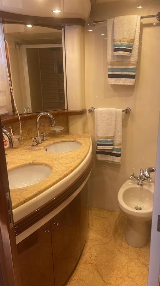Azimut 80 Carat usado à venda