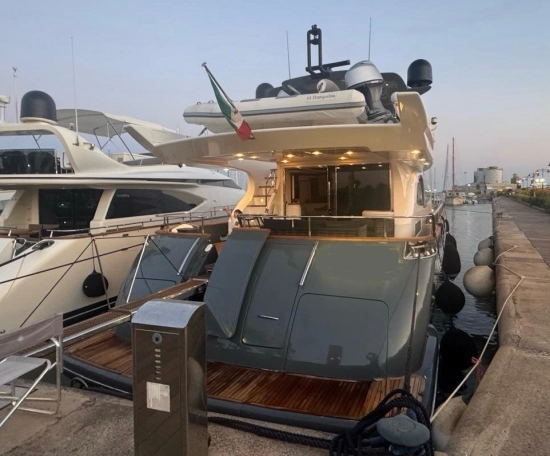 Azimut 80 Carat usado à venda