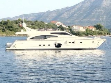 Ferretti 681 usado à venda