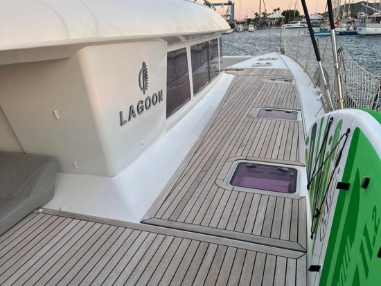 Lagoon 620 usado à venda