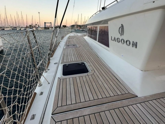 Lagoon 620 usado à venda