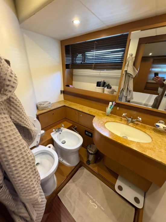 Ferretti ALTURA 690 usado à venda